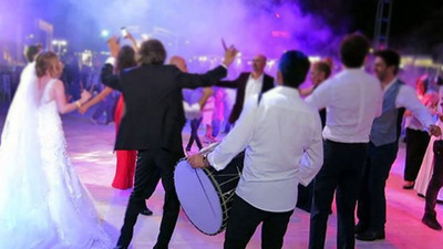 Koronavirüs hastası 80 yaşındaki kadın, 72 saatte 5 düğüne gitmiş