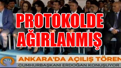 Küçük çocuğa cinsel istismardan tutuklanan tarikat şeyhinin AKP'li bakanlarla görüntüleri çıktı