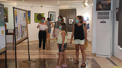 Maskeli Sergi Açıldı