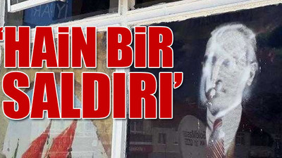 Atatürk posterine çirkin saldırı