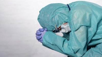 Bir sağlık çalışanı daha koronavirüs nedeniyle hayatını kaybetti