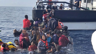 İzmir'de Yunan unsurları tarafından geri itilen 78 düzensiz göçmen kurtarıldı