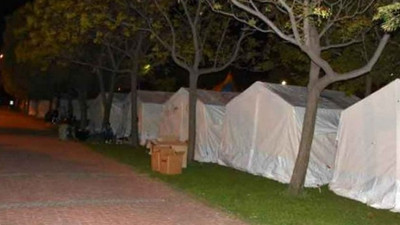 İzmirli yurttaşlar geceyi sokakta geçirdi