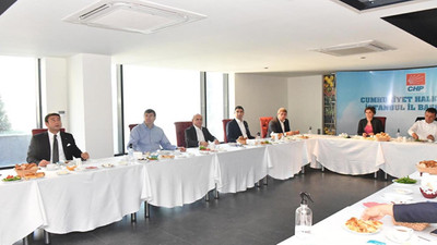 Kartal Belediye Başkanı Gökhan Yüksel, CHP İstanbul İl Başkanlığı’nın toplantısına katıldı