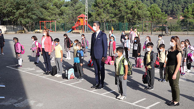 Kartal Belediye Başkanı Yüksel, yüz yüze eğitimin ilk gününde öğrencileri yalnız bırakmadı