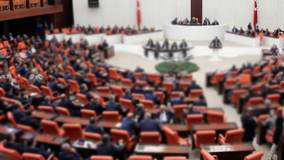 Meclis'te 'paralel bakanlık' kavgası