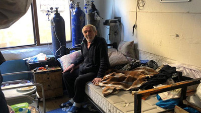 Oksijen tüpüne bağlı olarak yaşayan uyuşturucu satıcısı yakalandı