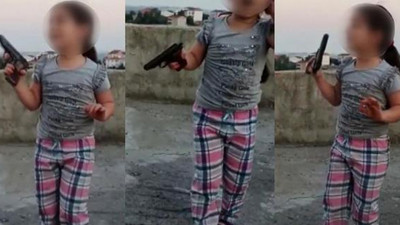 Sultangazi'de skandal görüntü: Küçük çocuğa silah verip ateş ettirdi
