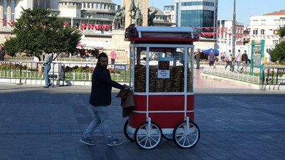 Taksim'deki simitçi tezgahları kalkacak mı? İBB'den açıklama...
