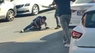 Trafikte sopalı kavga