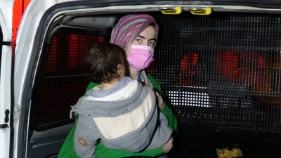 Yemeğin tuzunu beğenmeyen eşini bıçakladı