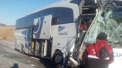 Yolcu otobüsü ile tır çarpıştı: 6 yaralı