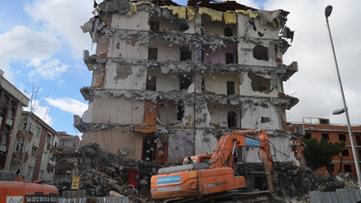 99 depreminde Avcılar’da hasar gören 245 binanın güçlendirme veya yıkımı için son ay