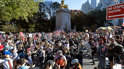 ABD'de Biden destekçileri sokaklara döküldü