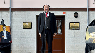 Atatürk'e türkülü anma