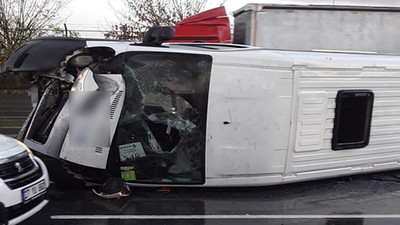Başakşehir'de servis minibüsü devrildi: 14 yaralı  