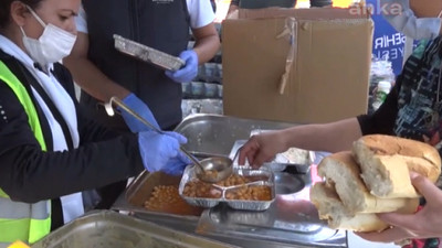 İzmir Büyükşehir Belediyesi depremzedeler için çalışmaya devam ediyor