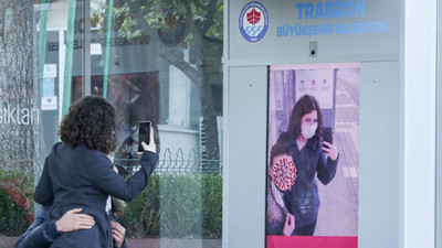 Otobüs bekleyenlere yapay zekalı maske uyarısı