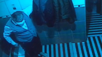 Abdest alır gibi yaptı, 10 bin lirayı çaldı