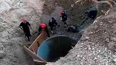 Adana'da kuyu çöktü: 2 kişi toprak altında