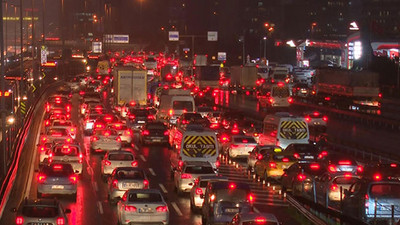 İstanbul'da kısıtlama öncesi yine trafik yoğunluğu 