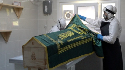 Kalp krizinden ölen kişi ile koronavirüsten ölen kişinin cenazeleri karıştı