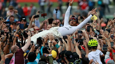 Lewis Hamilton ‘şövalye’ ilan edildi