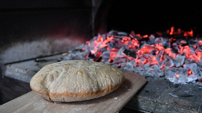 Ortak fırında ekmek pişiren 40 kadın koronavirüse yakalandı