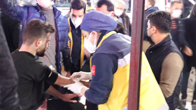 Saç tıraşını beğenmedi 2 kişiyi bıçakladı