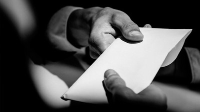 1 komiser, 5 polis memuru ve 1 avukat rüşvetten tutuklandı