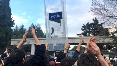 Boğaziçi'ndeki eyleme katılan öğrenciyi arayan polisler muhtarın evini bastı