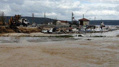 Çanakkale'de aşırı yağış nedeniyle iki tekne battı