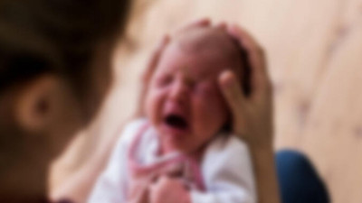 Doğan bebeğinin cesedini aldattığı eşine çöpe attırdı