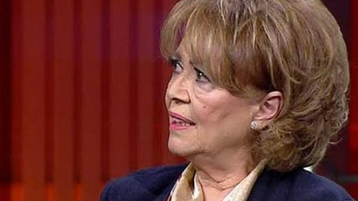 Eski Bakanın aracına resmi plakalı araç çarptı