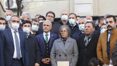 Gelecek Partili başkanlardan saldırıya uğrayan Selçuk Özdağ'ın evinin önünde açıklama