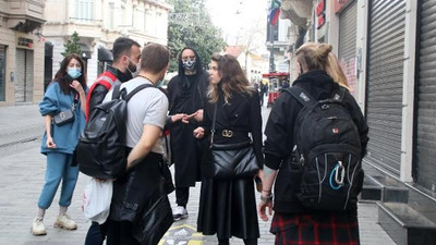 İstiklal Caddesi'nde sigara için turistlere ceza kesildi