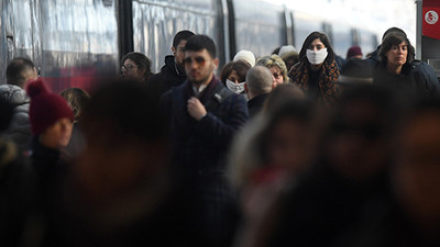 İtalya'da son 24 saatte Covid-19'a bağlı 521 ölüm