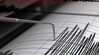 İzmir'de korkutan deprem