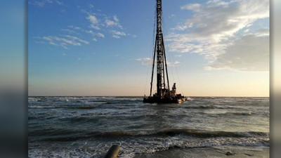 Silivri'de demir yüklü sal karaya oturdu