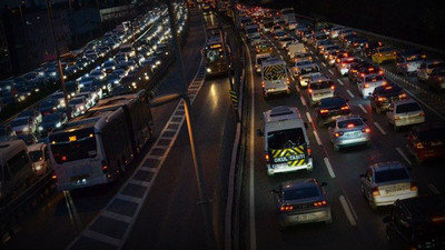 Sokağa çıkma yasağına saatler kala İstanbul’da trafik yoğunluğu
