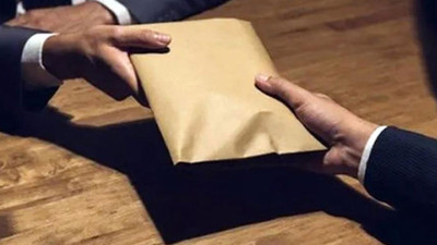 Sucuk, lokum, sigara ve para isteyen memur rüşvetten tutuklandı