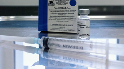 Türkiye’de de üretilecek olan Sputnik V aşısının prospektüsüne uyarı eklendi