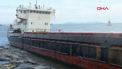 Zeytinburnu'nda gemi karaya oturdu