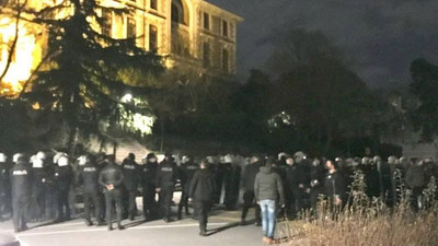 Boğaziçi Üniversitesi'ne polis girdi, rektör Bulu'yu protesto eden çok sayıda öğrenci gözaltına alındı