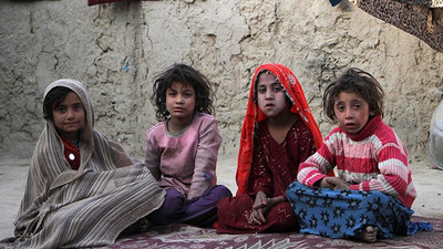 Afganistan'da kız çocuklarına şarkı söyleme yasağı getirildi