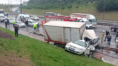 10 aracın karıştığı zincirleme kaza TEM’i kapattı
