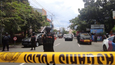 Endonezya'da kiliseye bombalı saldırı: Ölü ve yaralılar var