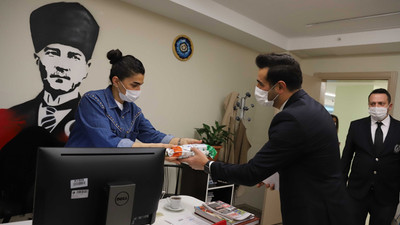 İBB Başkanı İmamoğlu’ndan kadın personele anlamlı hediye