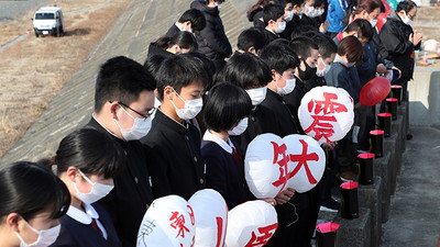 Japonya'daki deprem ve tsunamide hayatını kaybedenler felaketin 10. yılında anıldı