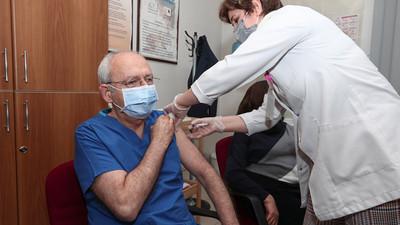 Kılıçdaroğlu ikinci doz aşısını oldu